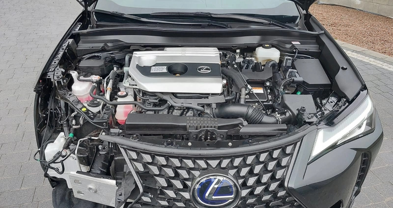 Lexus UX cena 93700 przebieg: 90000, rok produkcji 2021 z Zakopane małe 79